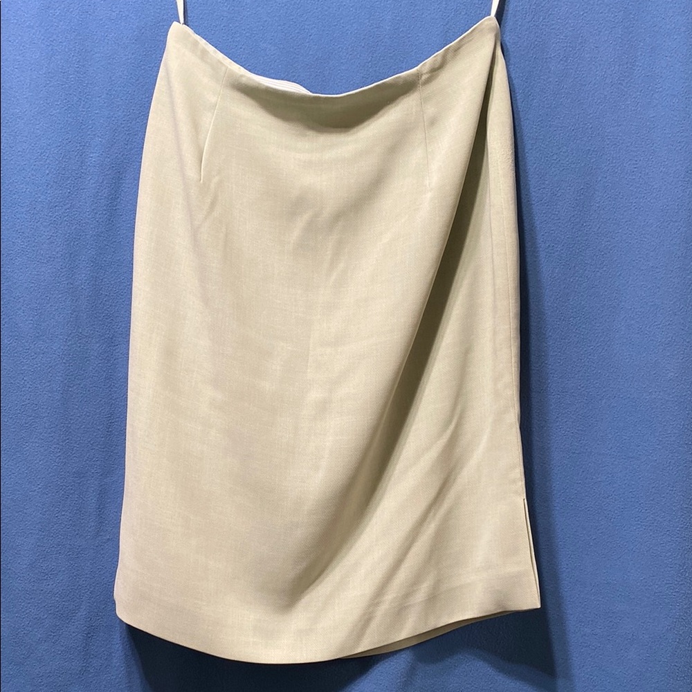 Elegant light green skirt , side zipper, fully lined , two side slits, good cond